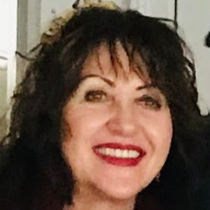 Meet your Posher, Larisa